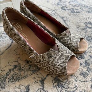 TOMS Women's Brown Herringbone Wedges